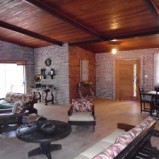 Excelente casa no Garrafão com salão 70m2 c/lareira e 4 quartos (2 suítes)